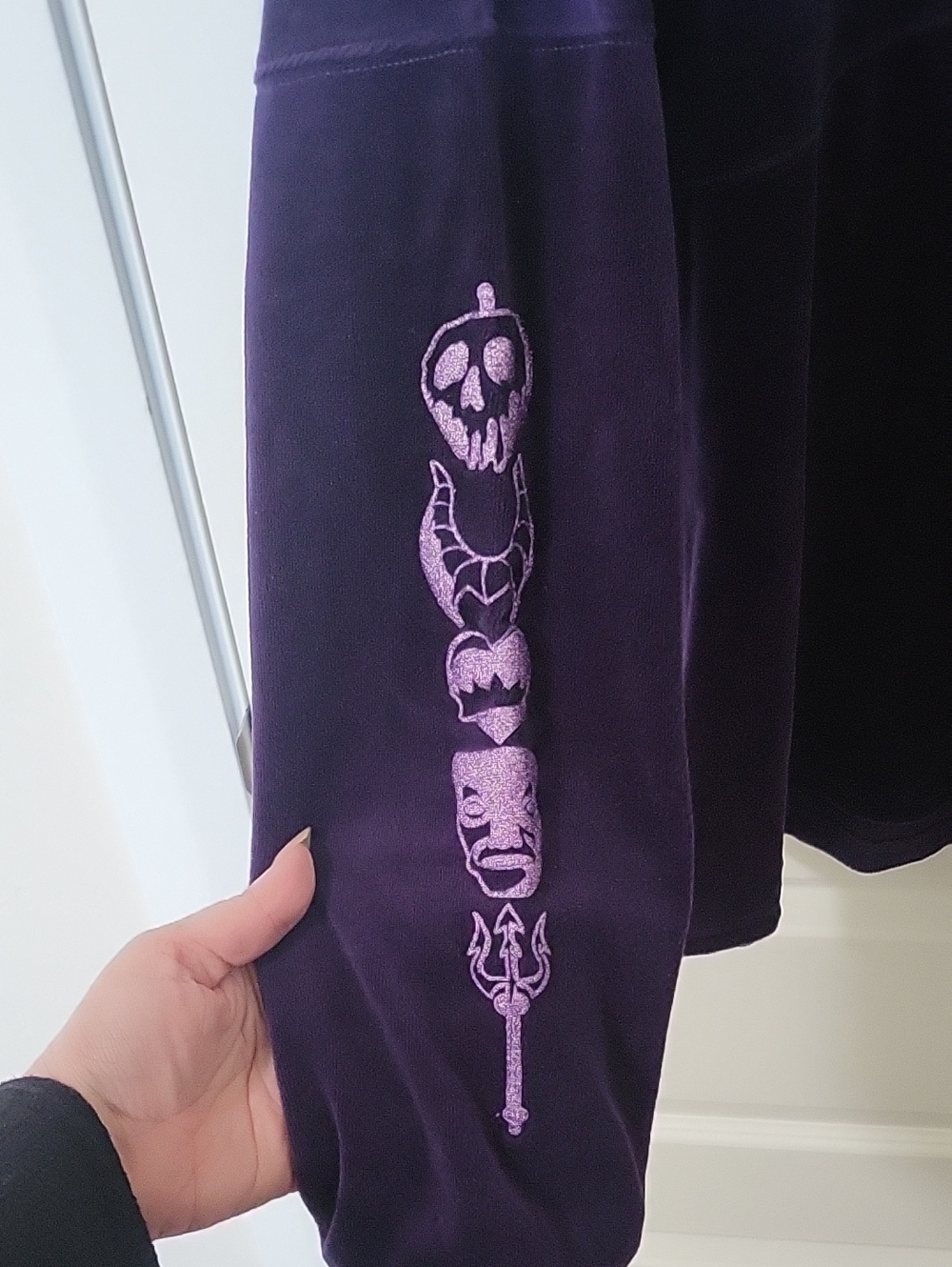 Disney Villans Spirit Jersey in a Dark Purple Velvetish Fabric Size XL - Picture 5 of 16